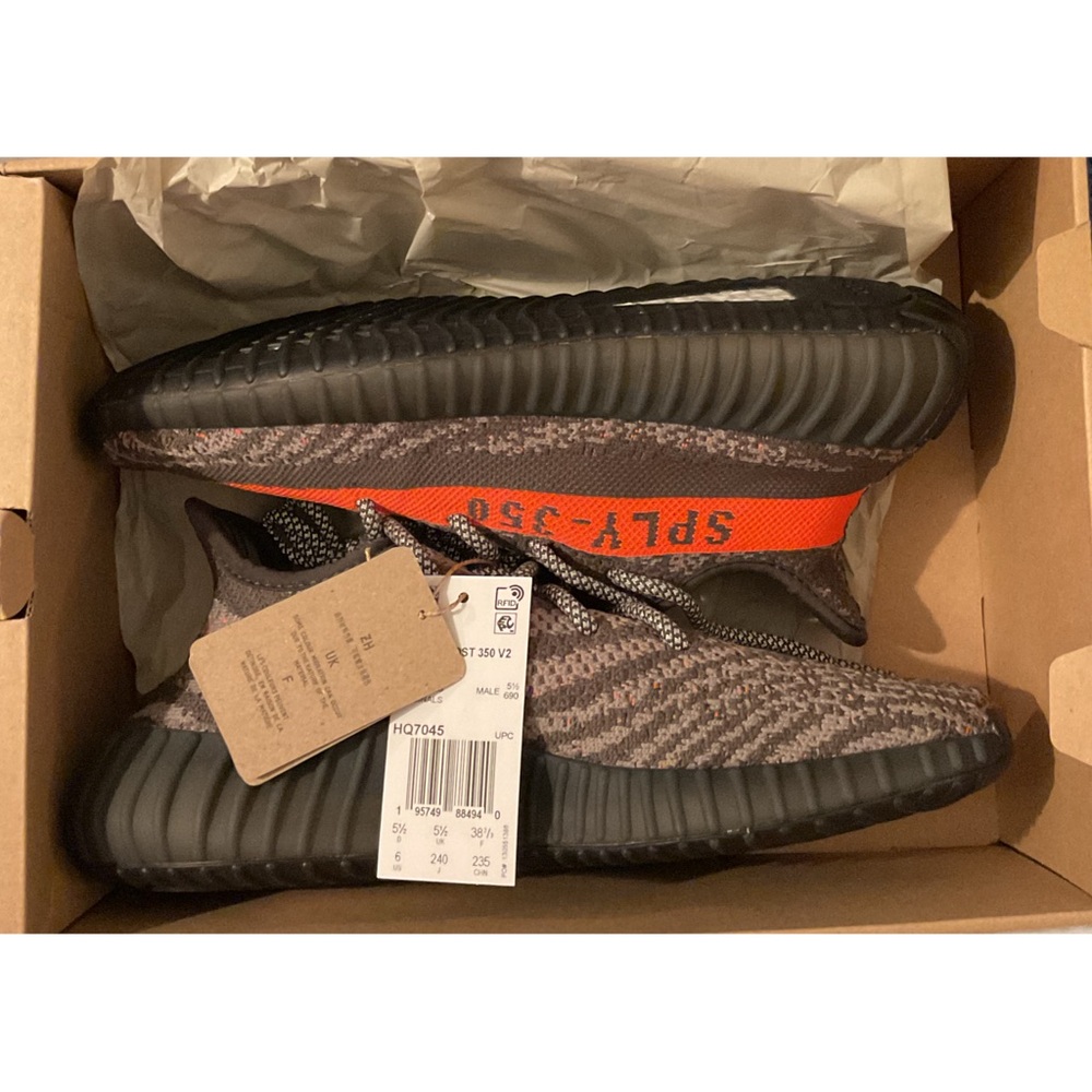 Adidas: Yeezy Boost 350 V2 Nwt